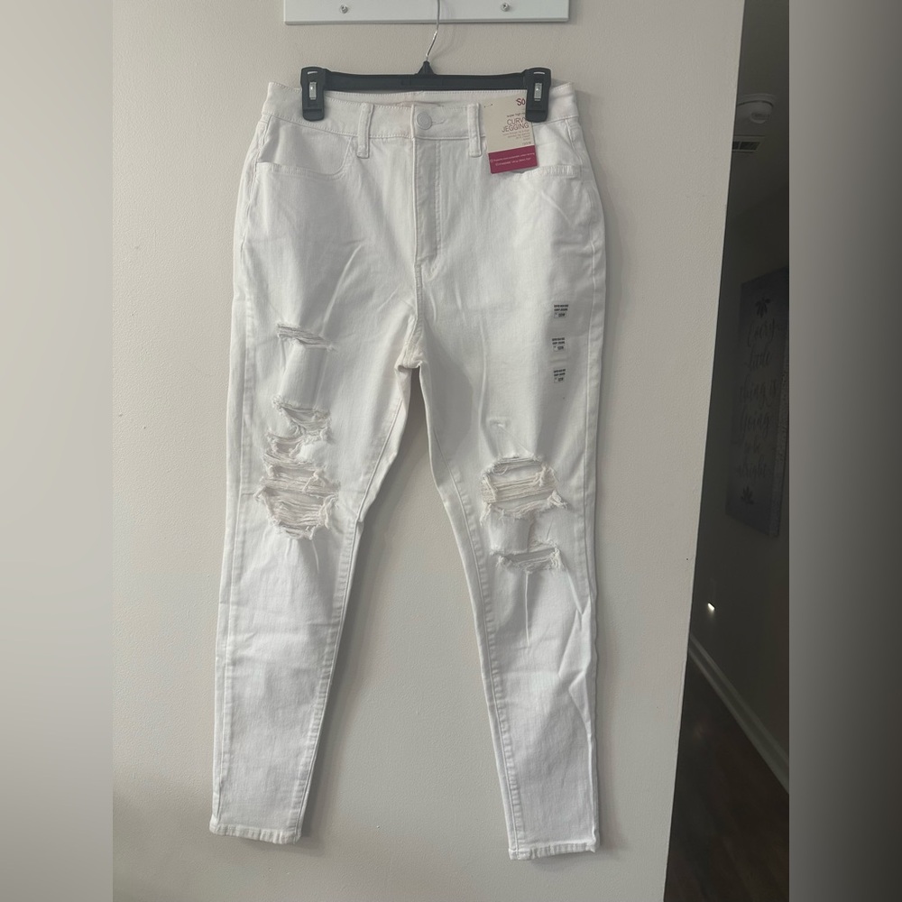 SO brand new Women's White Distressed Jeans